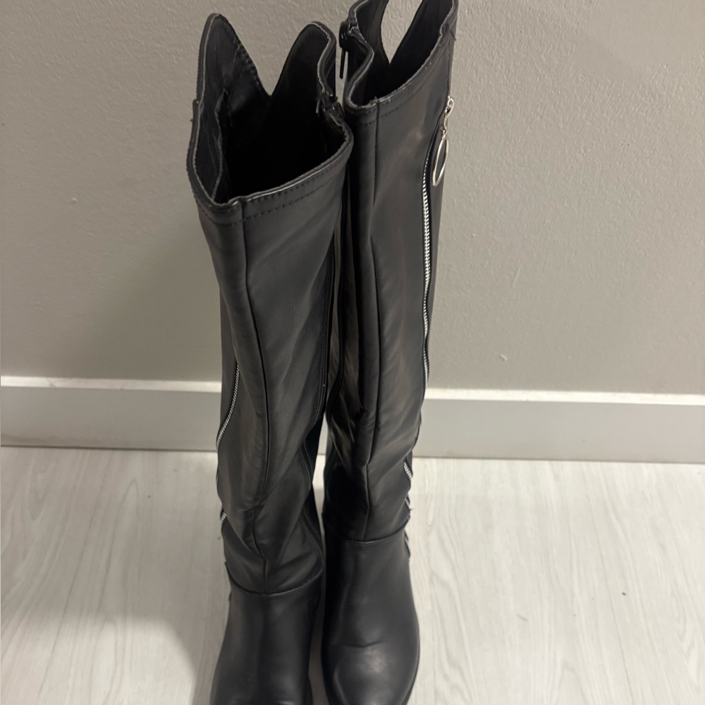 Black Knee-High Boots with Zipper